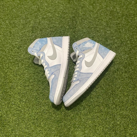 Jordan 1 “Hyper Royal”